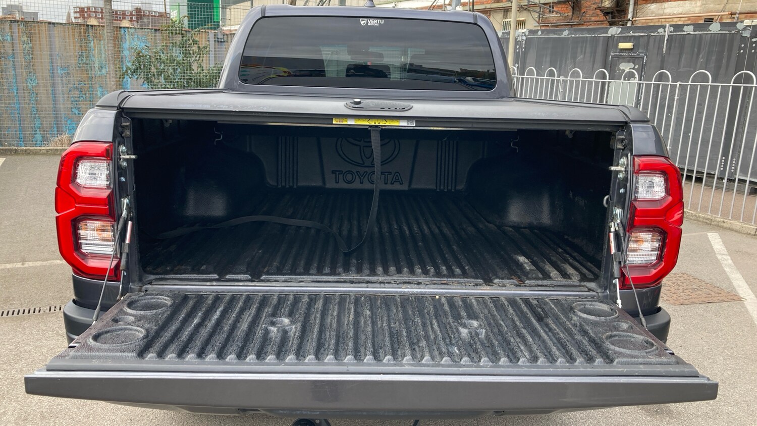 Used Toyota Hilux 2023 for sale - 76255228: Photo 14