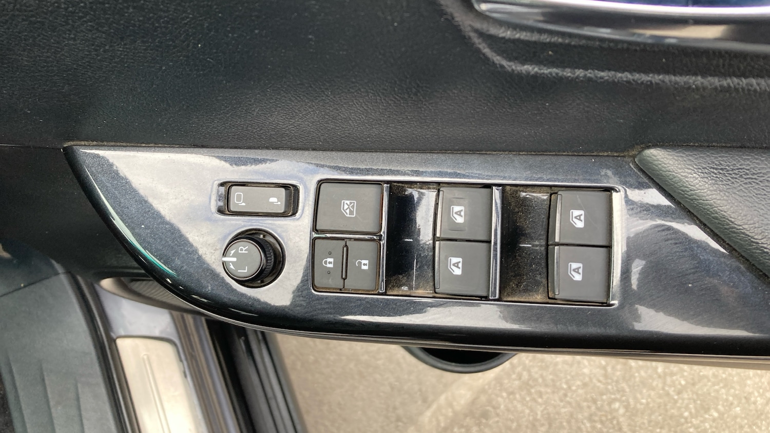Used Toyota Hilux 2023 for sale - 76255228: Photo 32