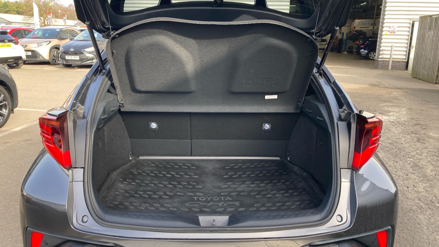 Used Toyota C-HR 2023 for sale - 77903820: Photo 14