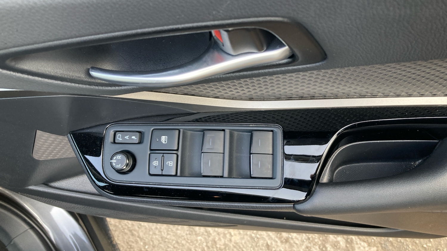 Used Toyota C-HR 2023 for sale - 77903820: Photo 29