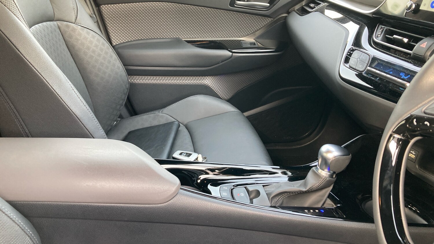 Used Toyota C-HR 2023 for sale - 77903820: Photo 32