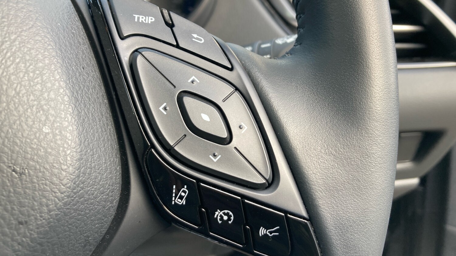 Used Toyota C-HR 2023 for sale - 77903820: Photo 33