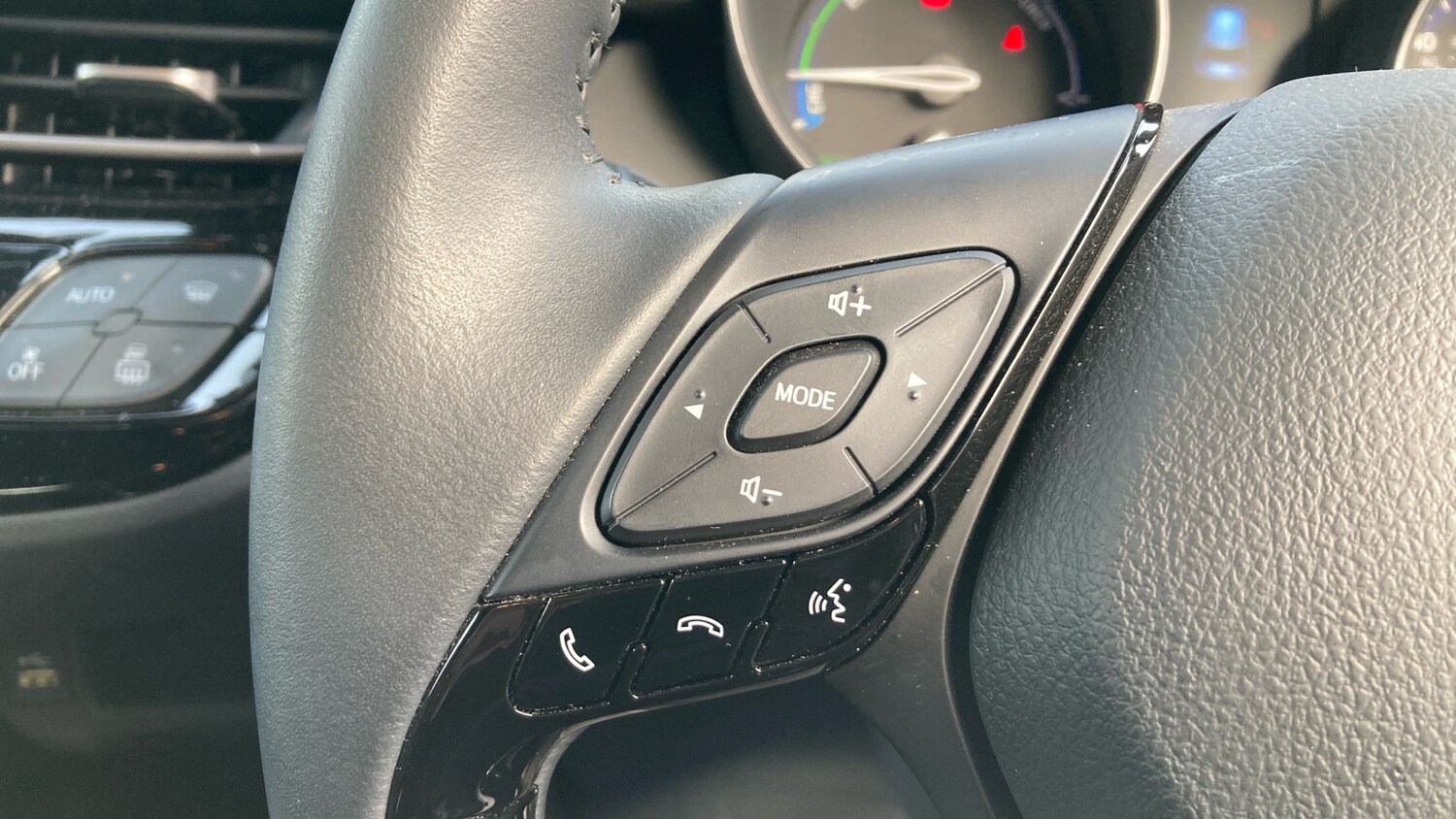 Used Toyota C-HR 2023 for sale - 77903820: Photo 34