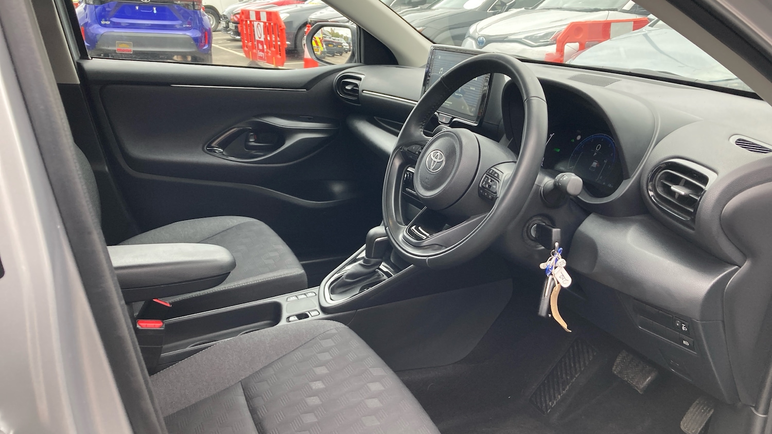 Used Toyota Yaris 2024 for sale - 76028003: Photo 11