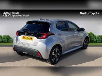 Used Toyota Yaris 2024 for sale - 76028003: Photo 2
