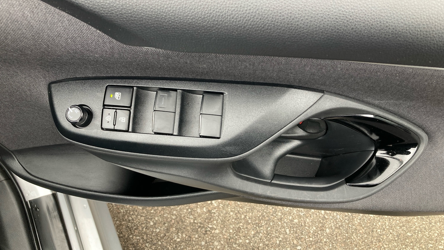 Used Toyota Yaris 2024 for sale - 76028003: Photo 32