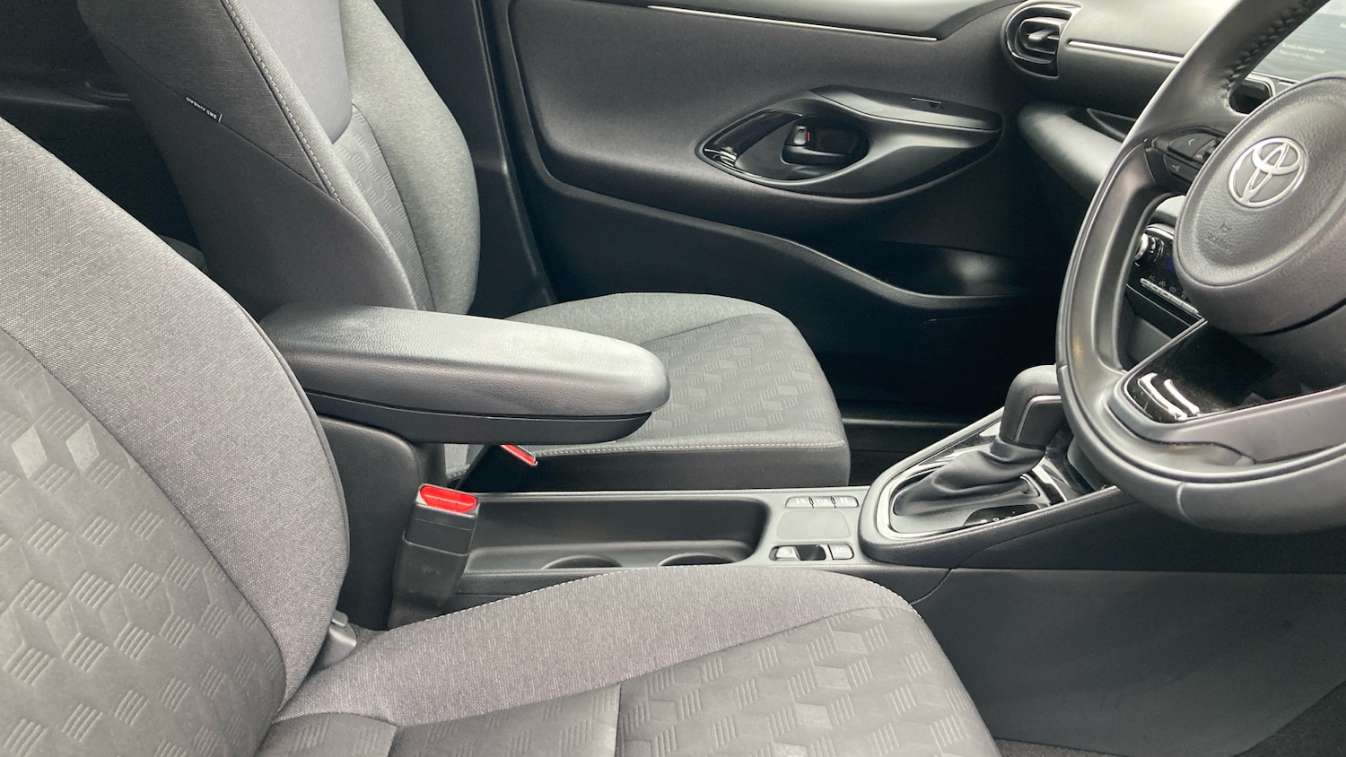 Used Toyota Yaris 2024 for sale - 76028003: Photo 34