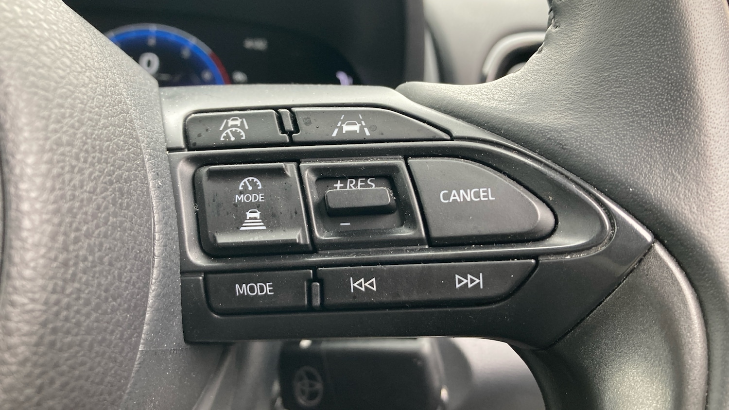 Used Toyota Yaris 2024 for sale - 76028003: Photo 38