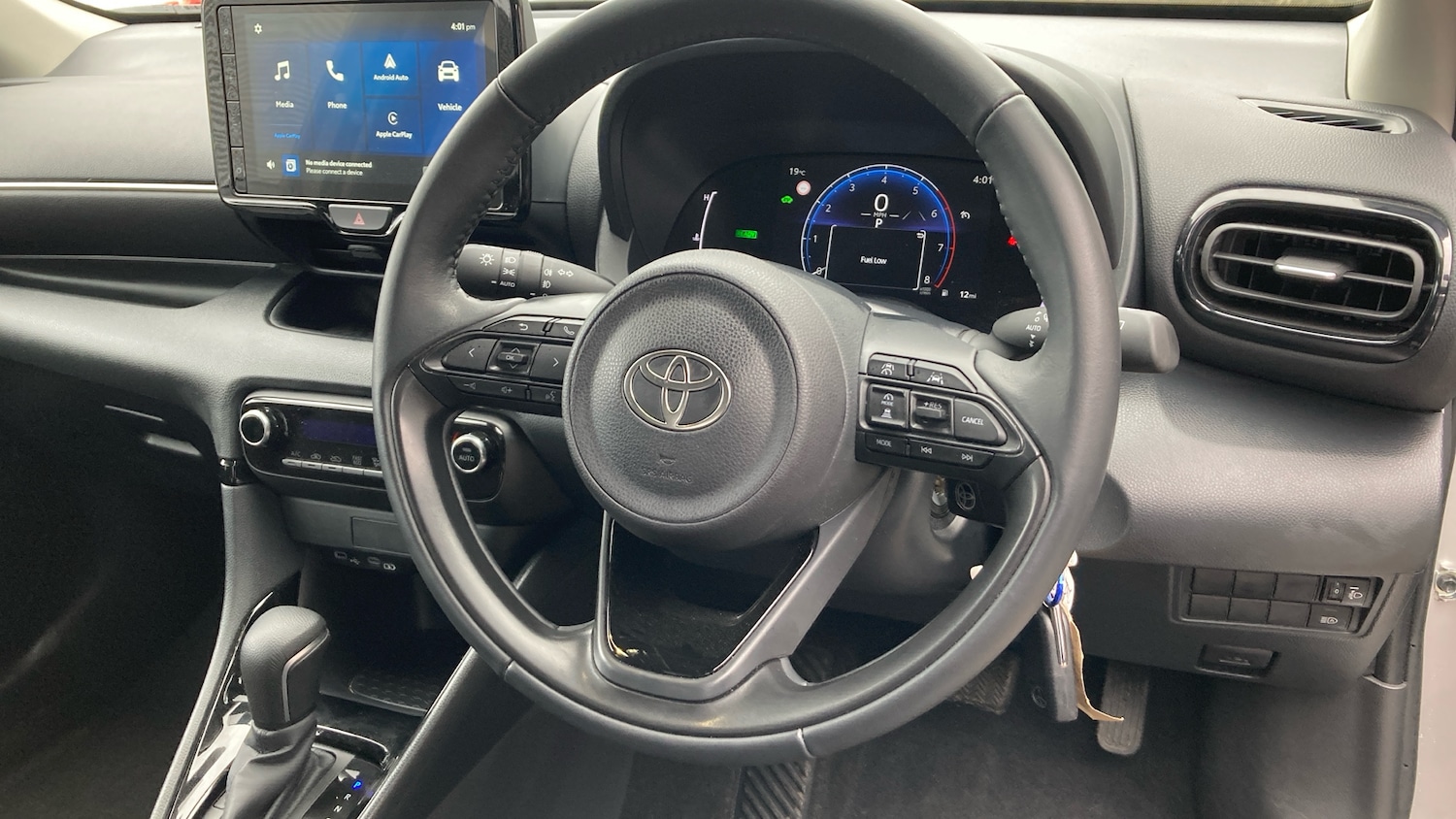 Used Toyota Yaris 2024 for sale - 76028003: Photo 8