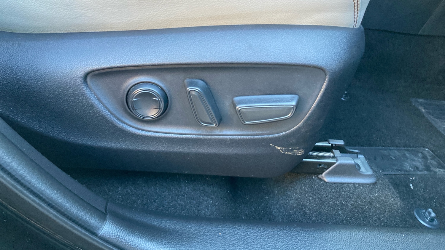 Used Toyota RAV4 2020 for sale - 77085160: Photo 34