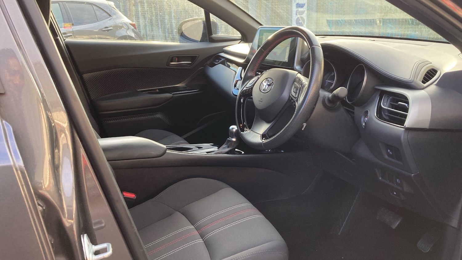 Used Toyota C-HR 2022 for sale - 76381875: Photo 11