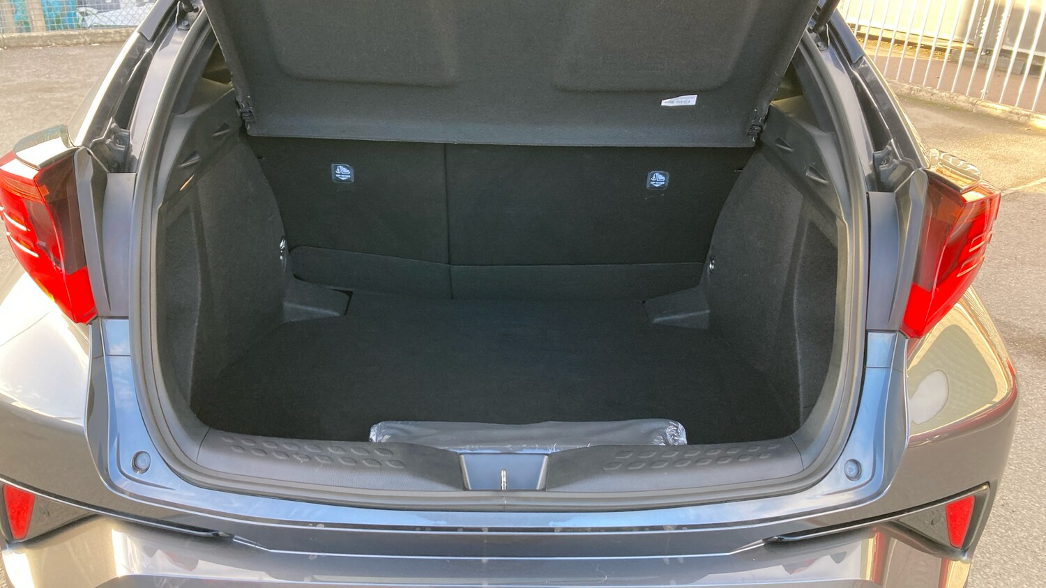 Used Toyota C-HR 2022 for sale - 76381875: Photo 14