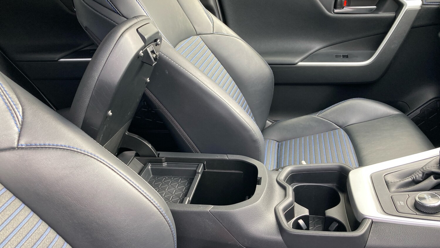 Used Toyota RAV4 2020 for sale - 76224869: Photo 36