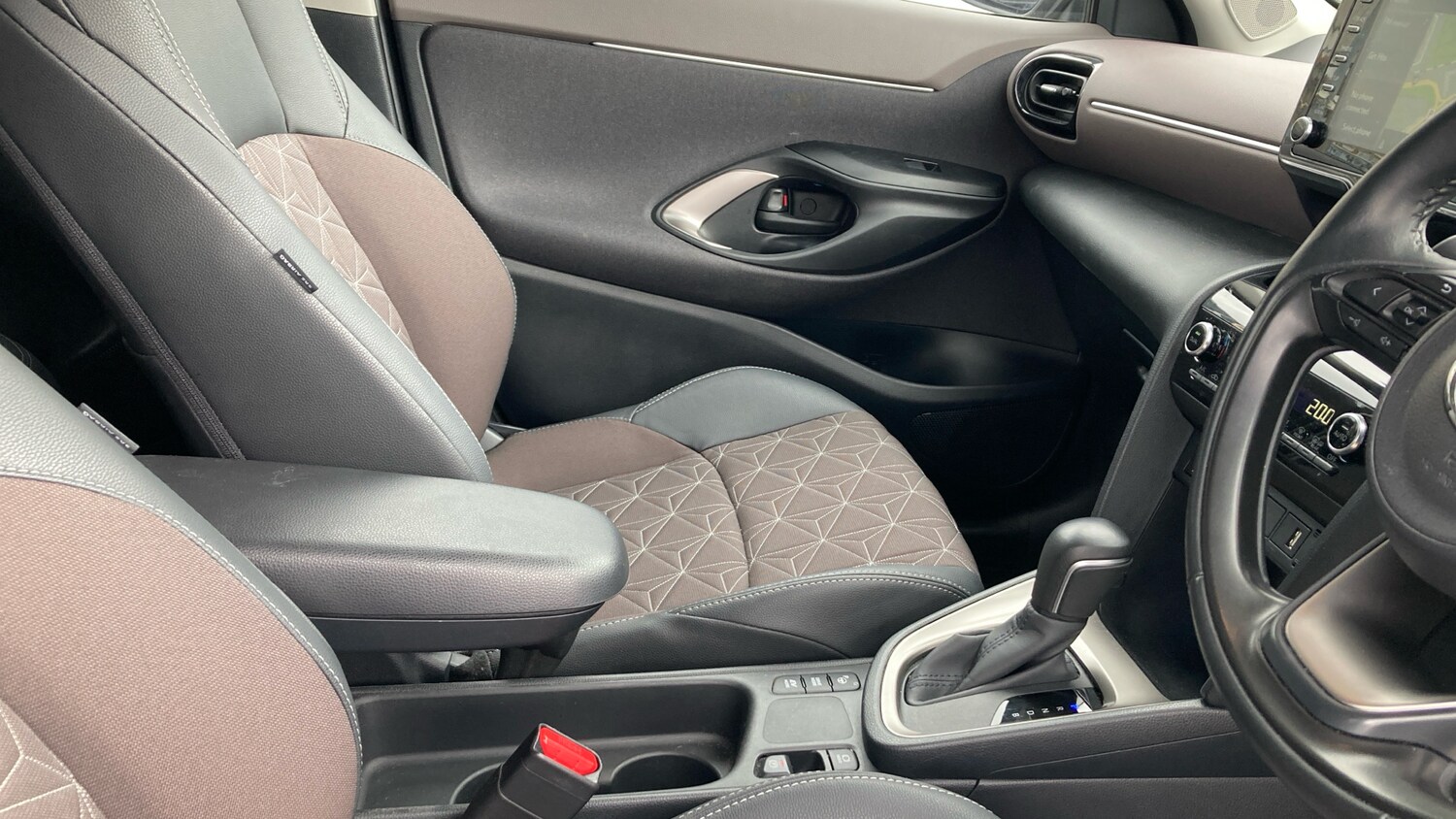 Used Toyota Yaris Cross 2024 for sale - 78223195: Photo 33