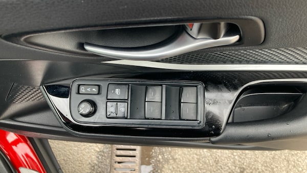 Used Toyota C-HR 2023 for sale - 76026006: Photo 32