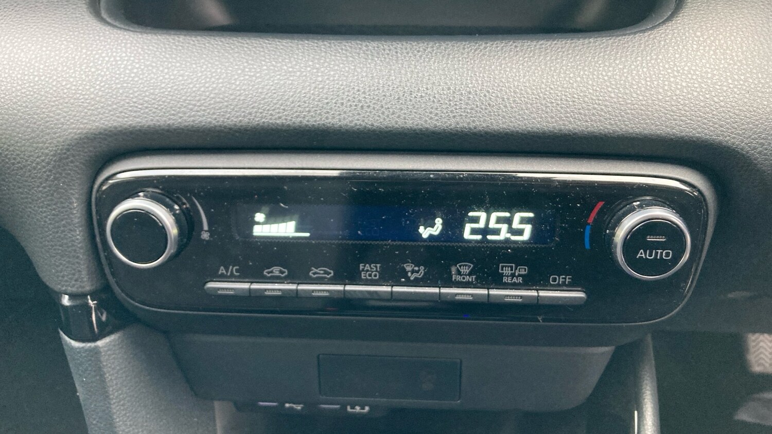 Used Toyota Yaris 2025 for sale - 76602197: Photo 40