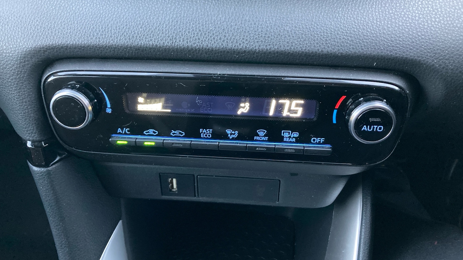 Used Toyota Yaris 2022 for sale - 76979344: Photo 40