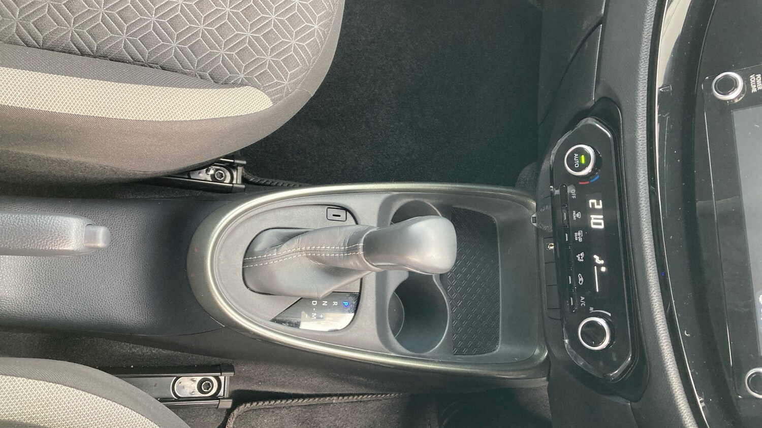 Used Toyota Aygo X 2022 for sale - 77871936: Photo 39