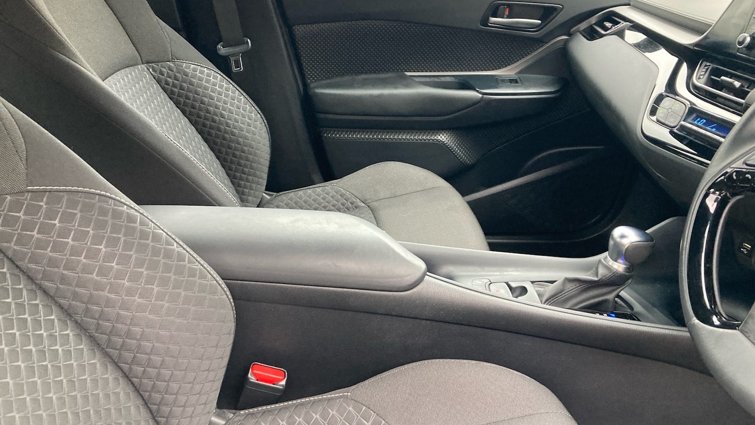 Used Toyota C-HR 2022 for sale - 76257574: Photo 40