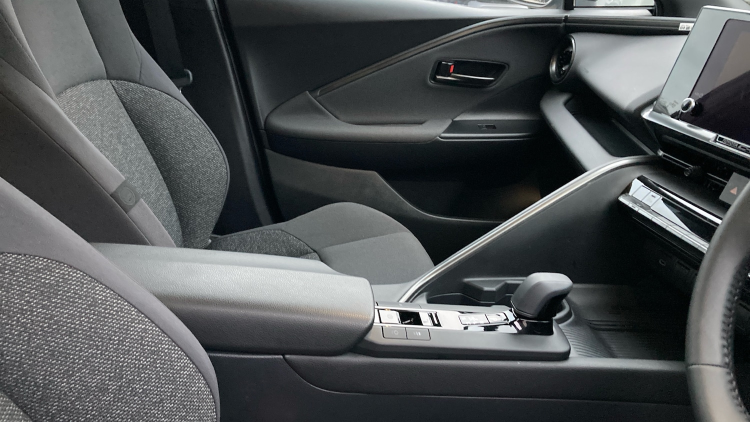 Used Toyota C-HR 2024 for sale - 77061334: Photo 35