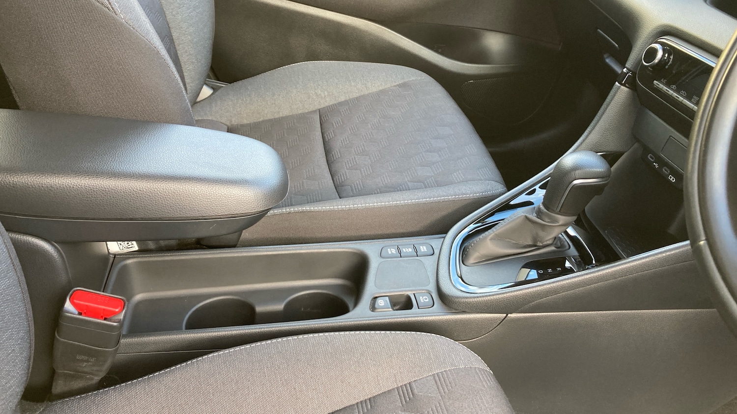 Used Toyota Yaris 2024 for sale - 77336487: Photo 34