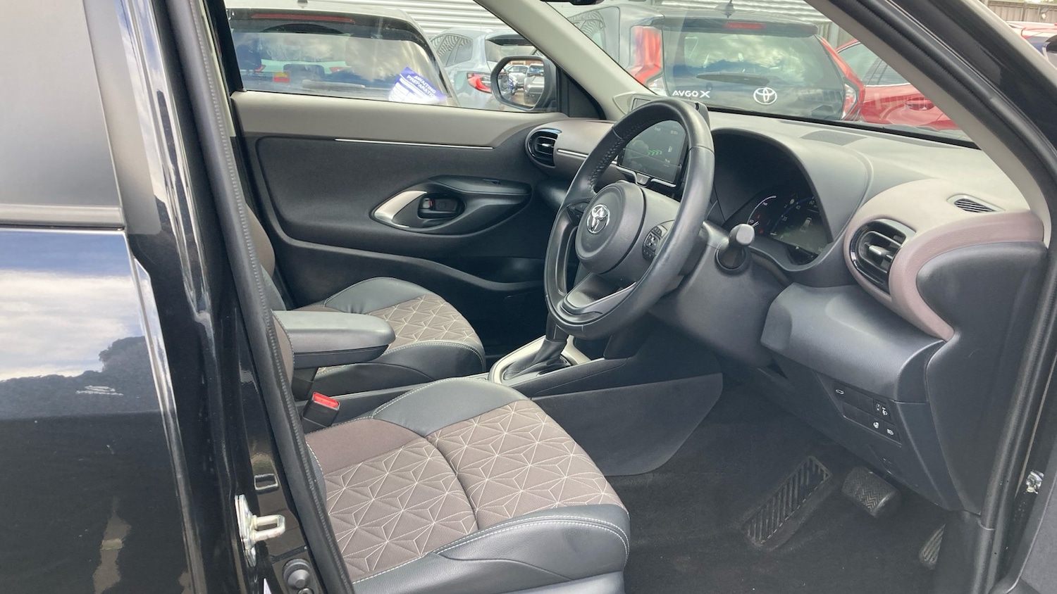 Used Toyota Yaris Cross 2023 for sale - 76638562: Photo 11