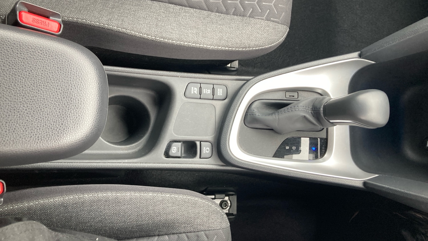 Used Toyota Yaris Cross 2023 for sale - 78125069: Photo 30