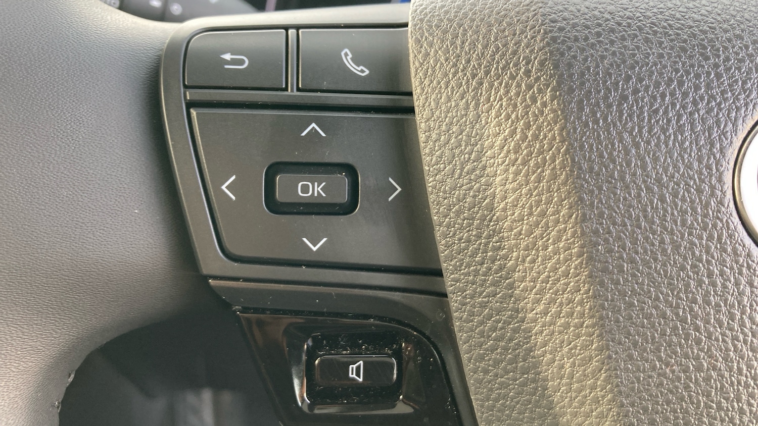 Used Toyota C-HR 2025 for sale - 77851176: Photo 36