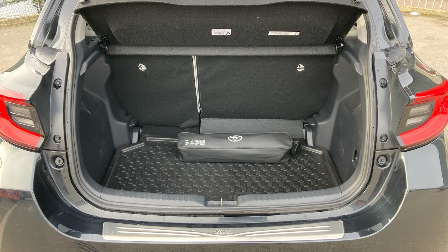 Used Toyota Yaris 2023 for sale - 77690633: Photo 14