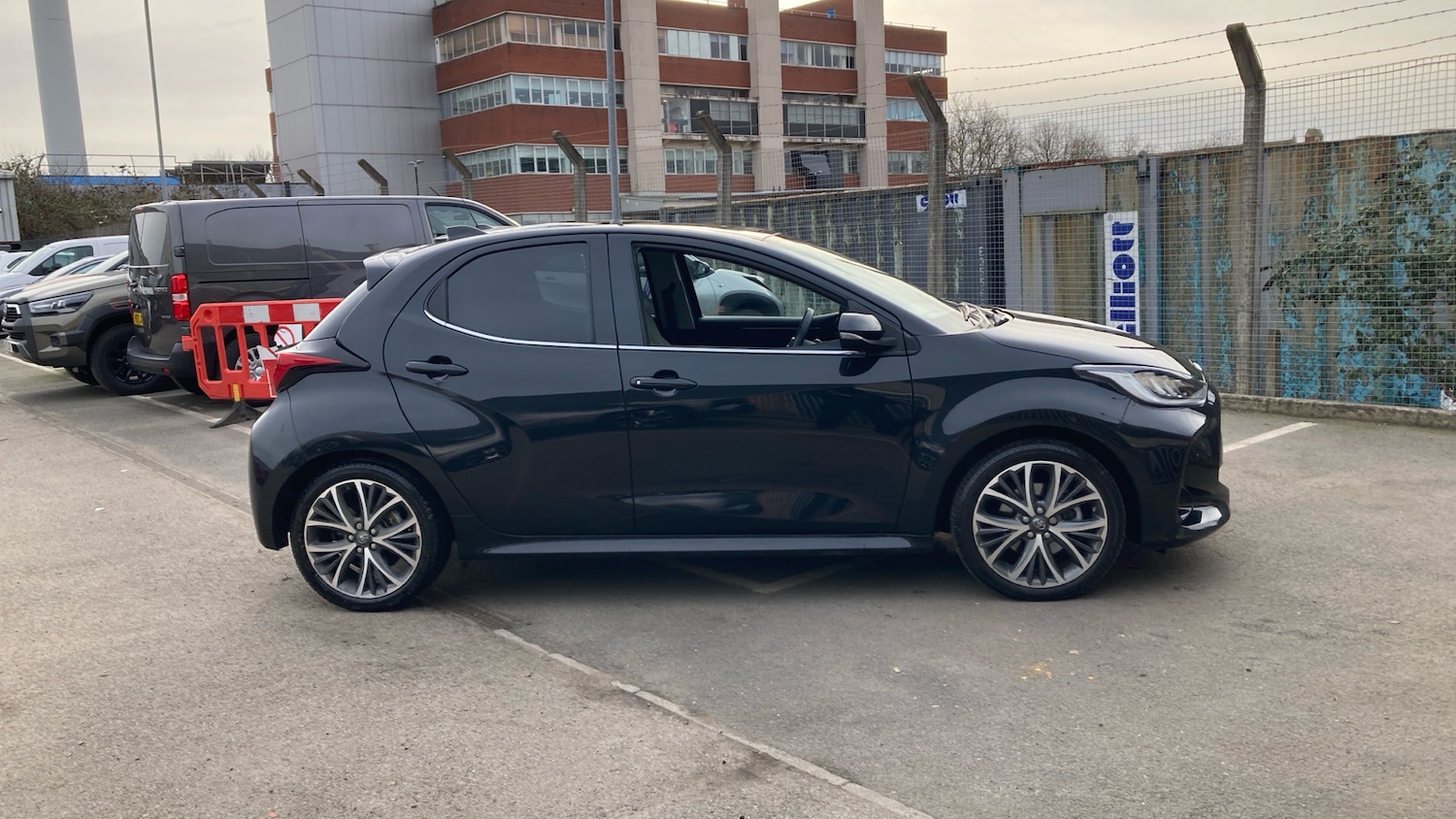 Used Toyota Yaris 2023 for sale - 77690633: Photo 16