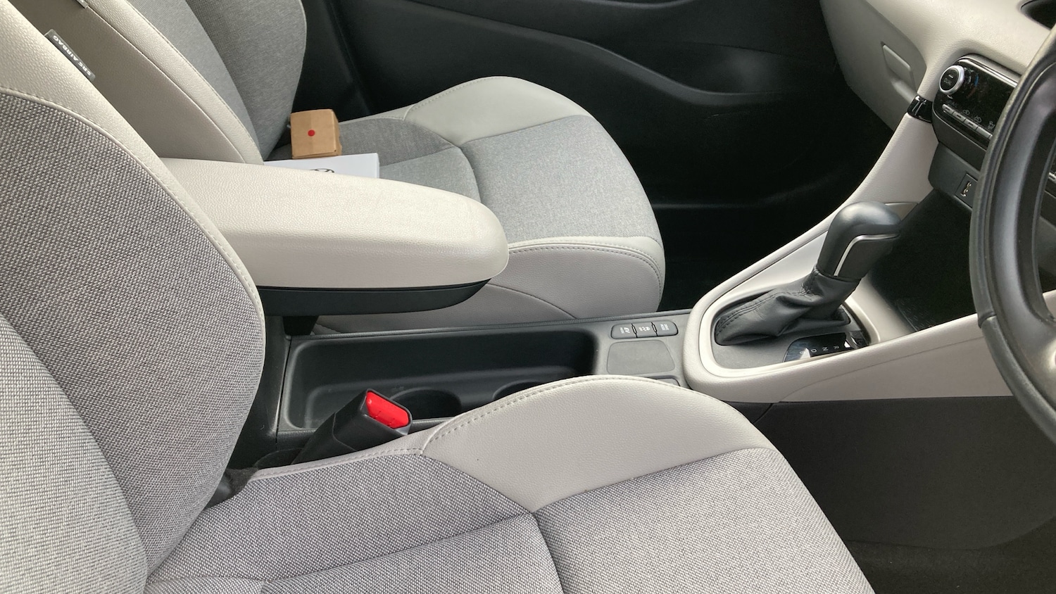 Used Toyota Yaris 2023 for sale - 77690633: Photo 32