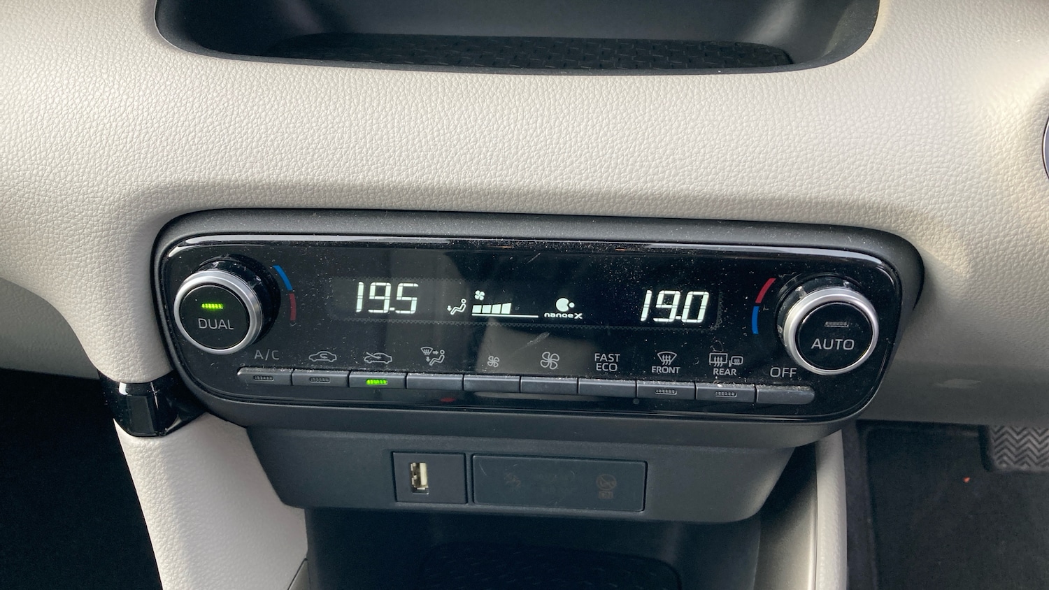 Used Toyota Yaris 2023 for sale - 77690633: Photo 37