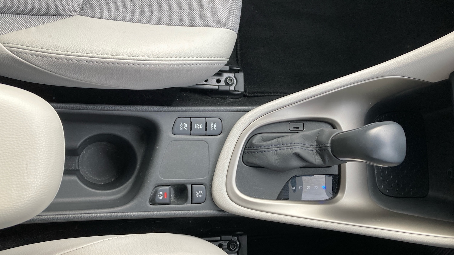 Used Toyota Yaris 2023 for sale - 77690633: Photo 39