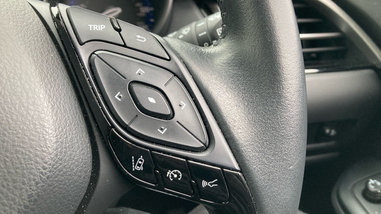 Used Toyota C-HR 2023 for sale - 77851183: Photo 32