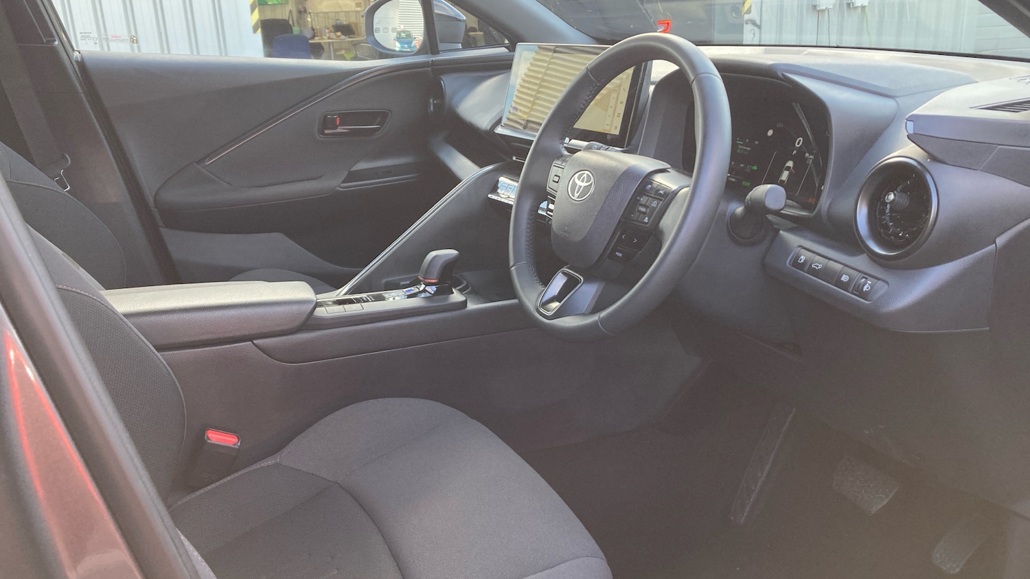 Used Toyota C-HR 2024 for sale - 76343868: Photo 11