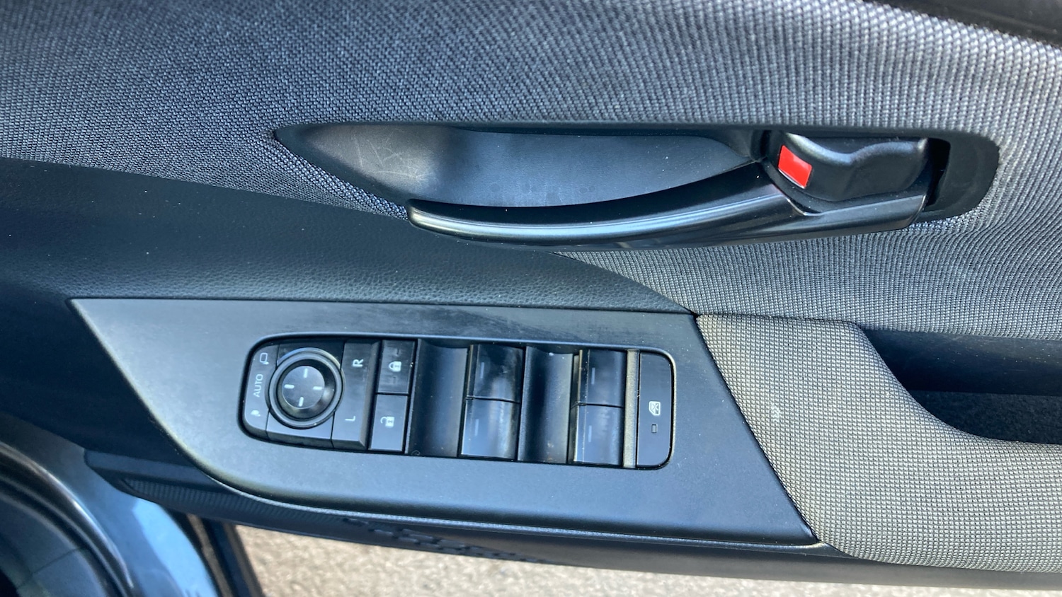 Used Toyota C-HR 2024 for sale - 76343868: Photo 36