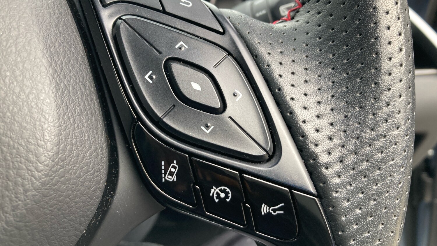 Used Toyota C-HR 2021 for sale - 76262766: Photo 37