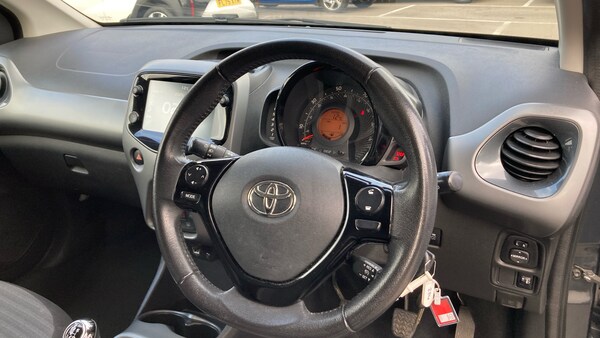 Used Toyota AYGO 2019 for sale - 76257582: Photo 6