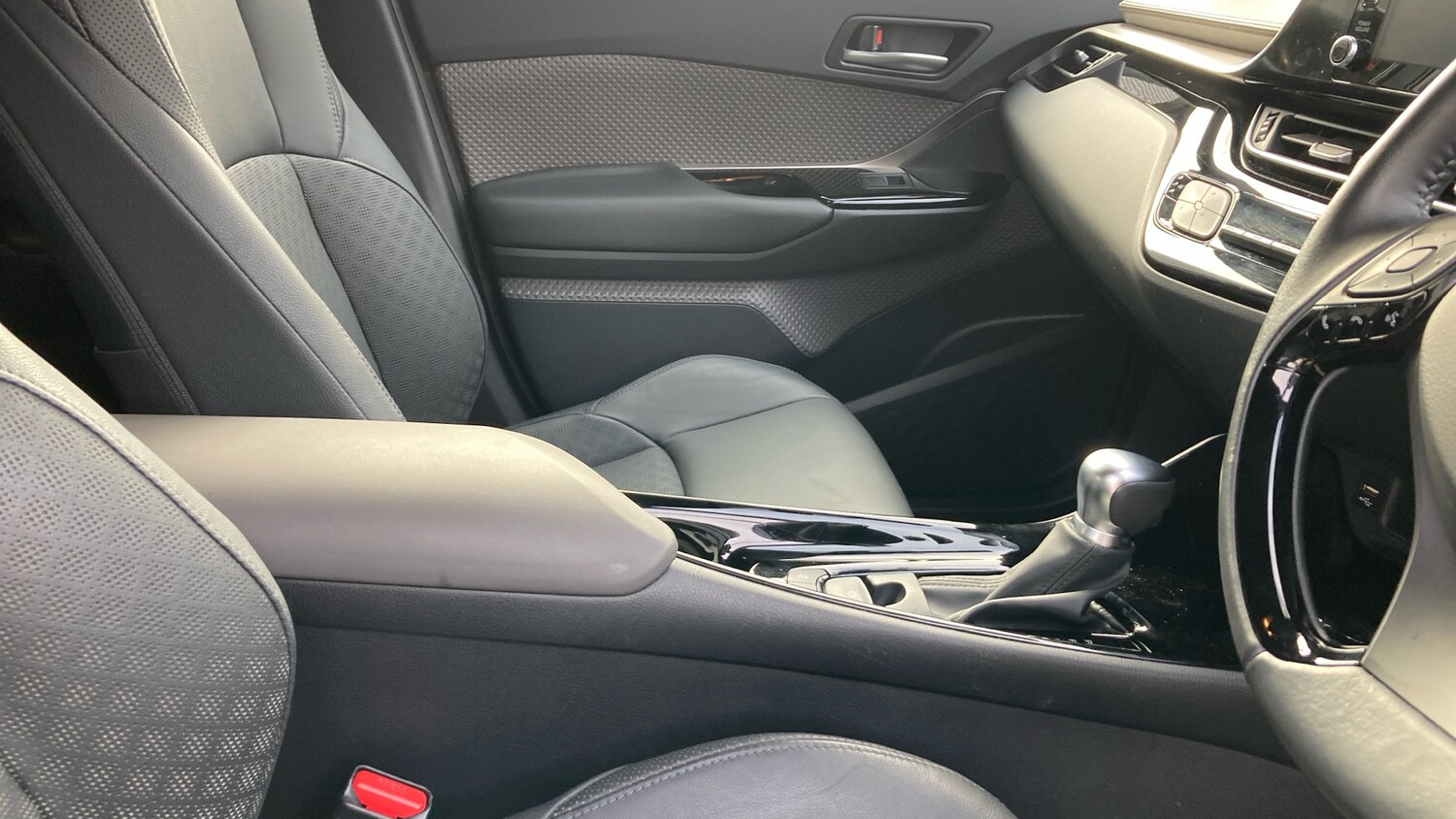 Used Toyota C-HR 2021 for sale - 76257567: Photo 35
