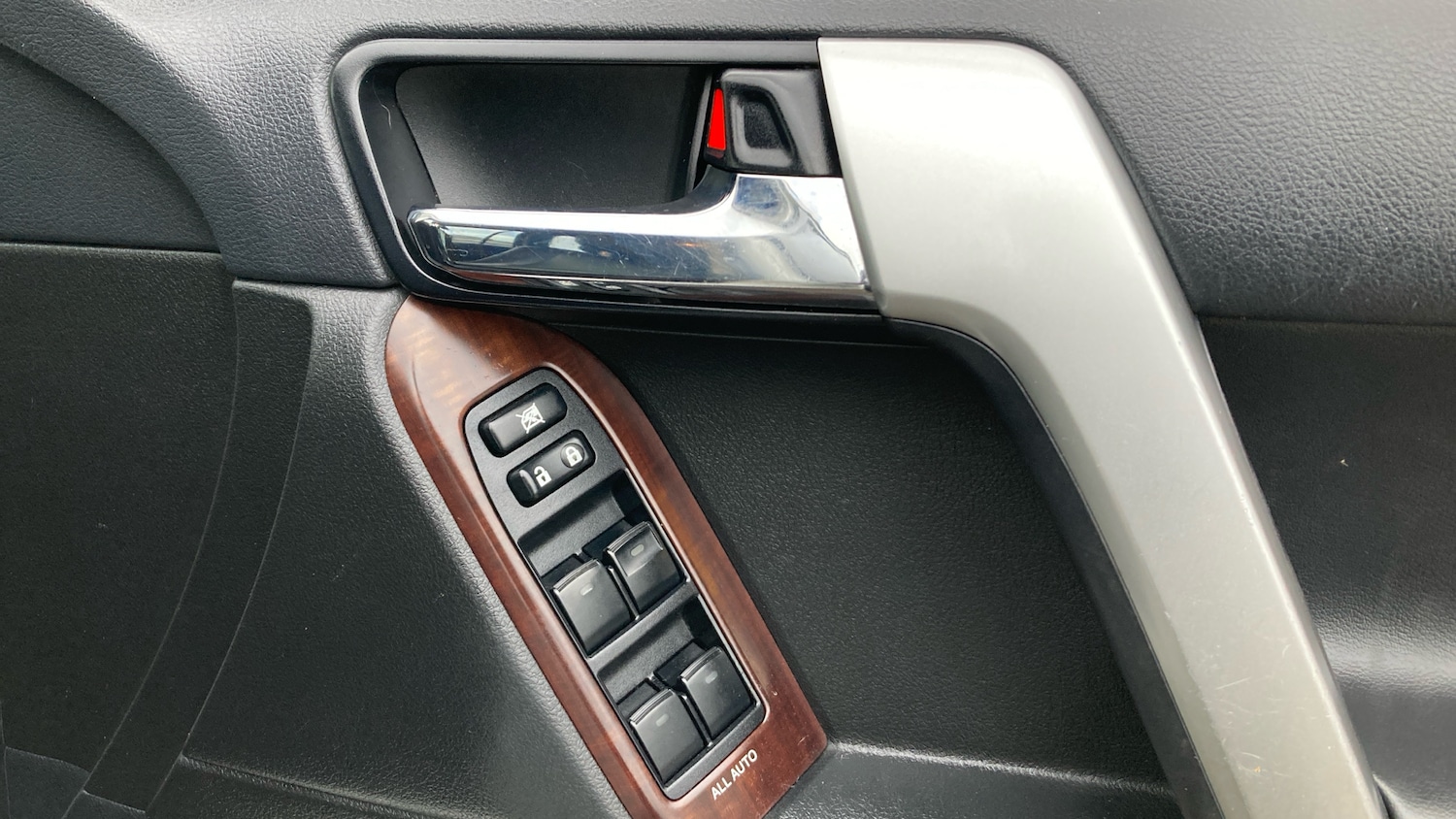 Used Toyota Land Cruiser 2015 for sale - 76602230: Photo 38