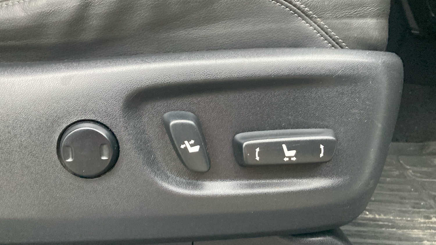 Used Toyota Land Cruiser 2015 for sale - 76602230: Photo 39