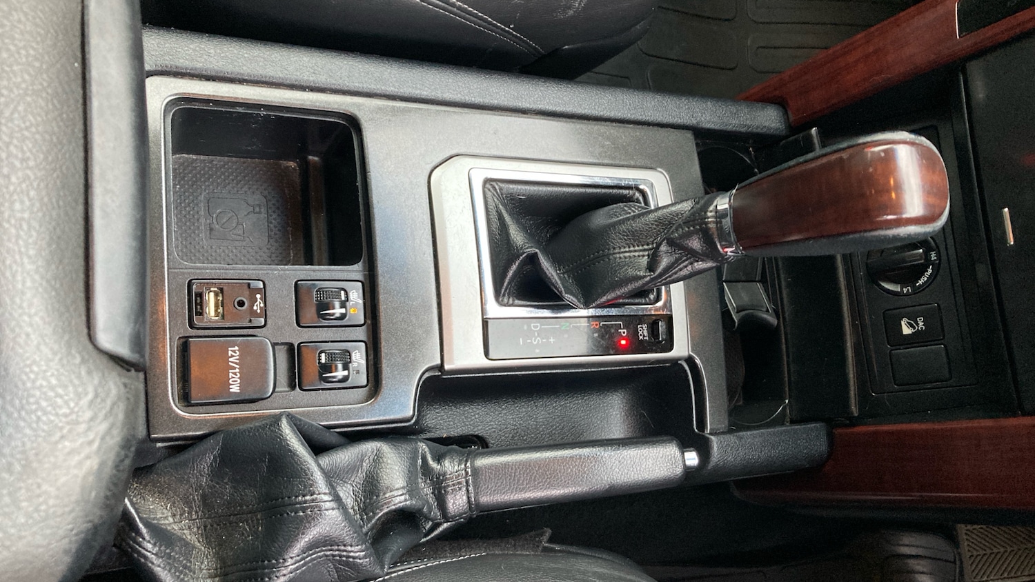 Used Toyota Land Cruiser 2015 for sale - 76602230: Photo 40