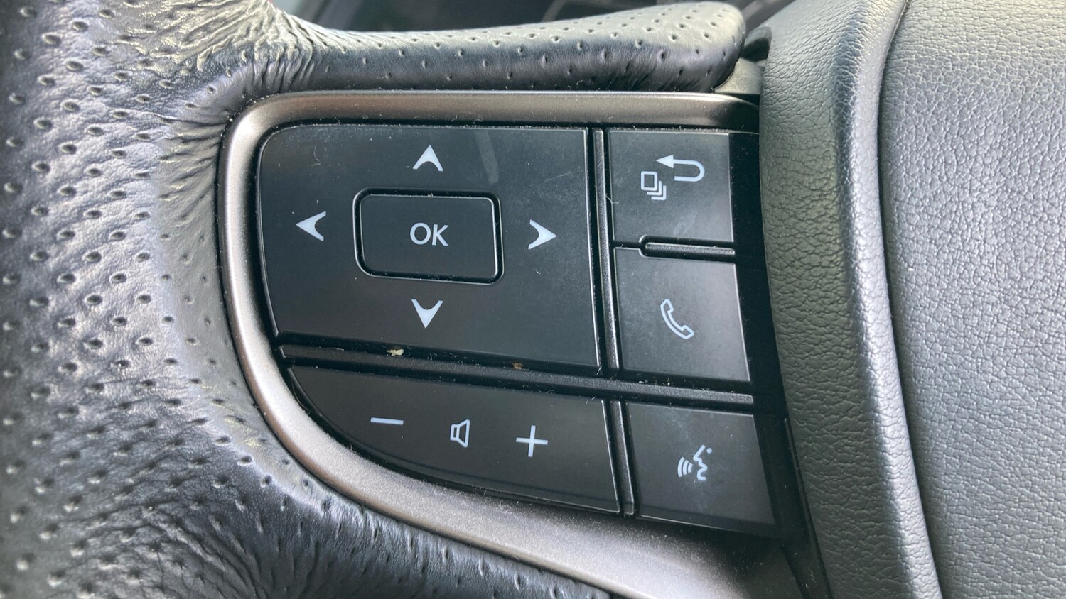 Used Lexus UX 2019 for sale - 77248573: Photo 36