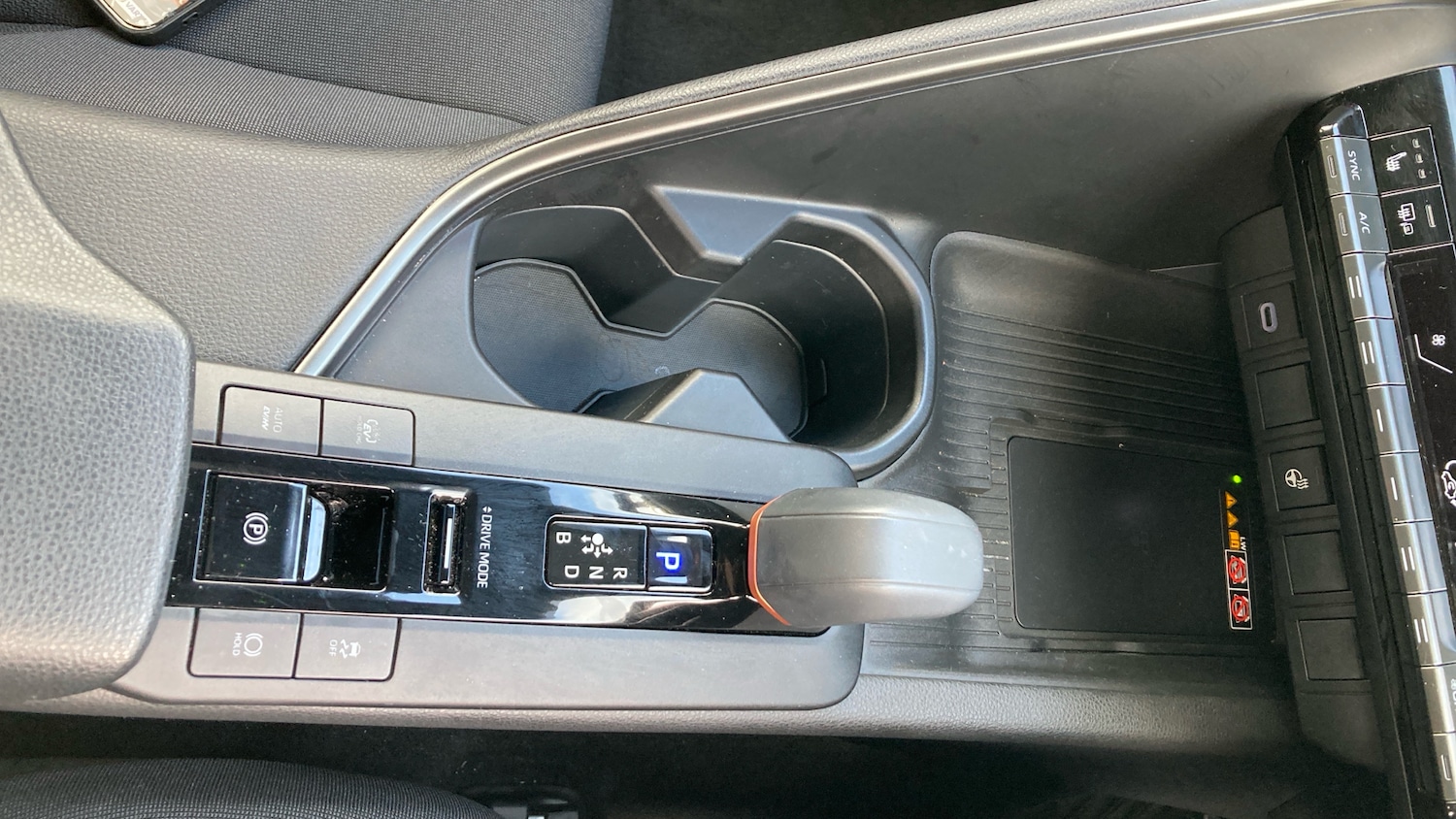 Used Toyota C-HR 2024 for sale - 77095652: Photo 34