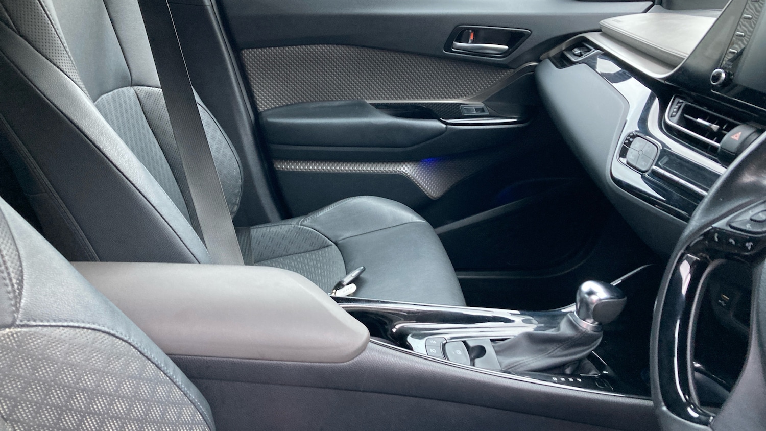 Used Toyota C-HR 2020 for sale - 77353463: Photo 35