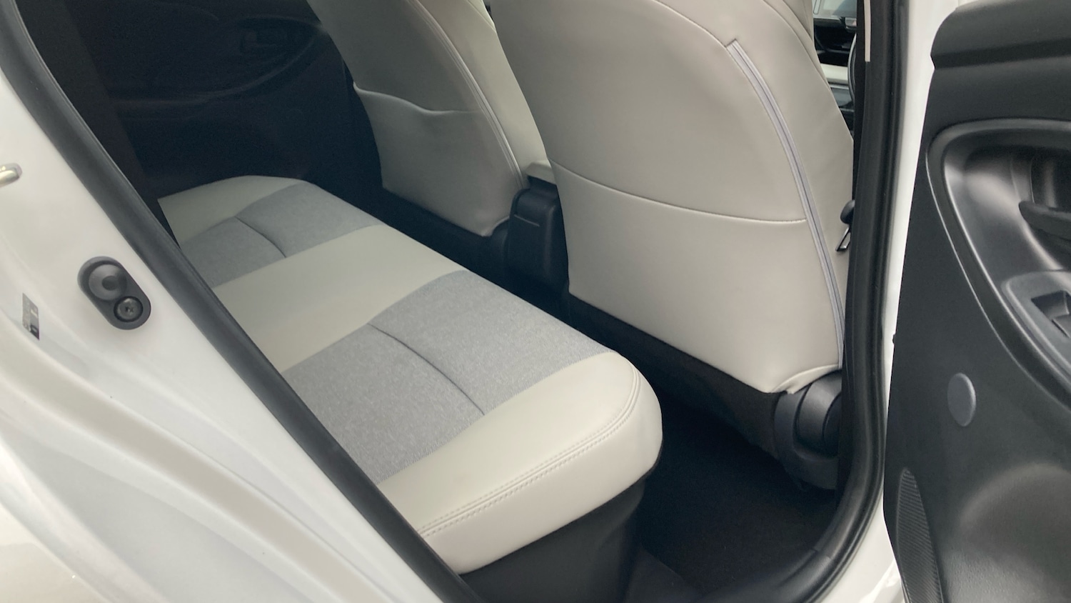 Used Toyota Yaris 2022 for sale - 76427759: Photo 12