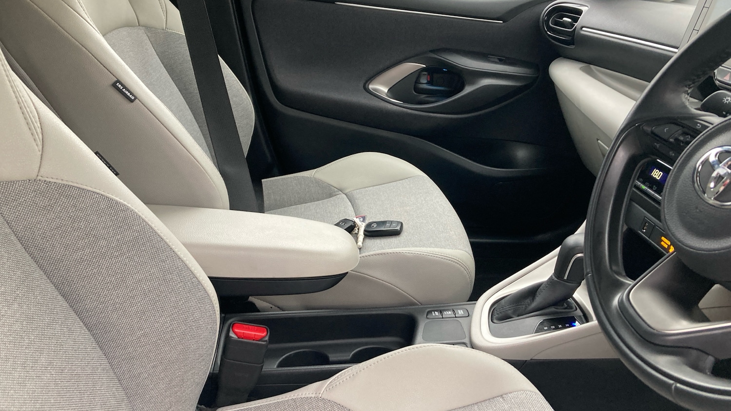 Used Toyota Yaris 2022 for sale - 76427759: Photo 34