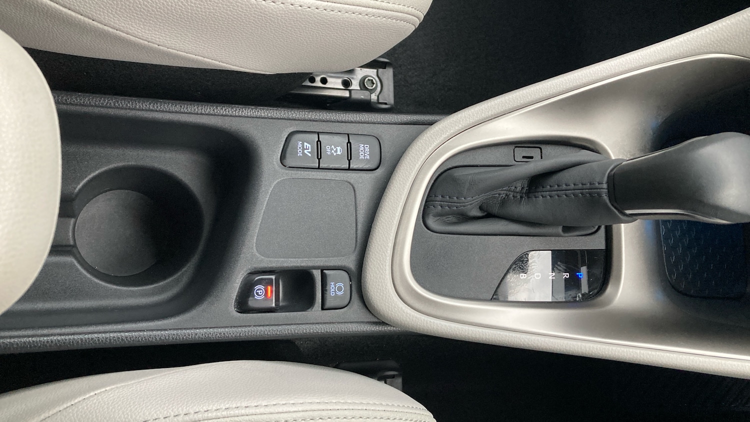 Used Toyota Yaris 2022 for sale - 76427759: Photo 37