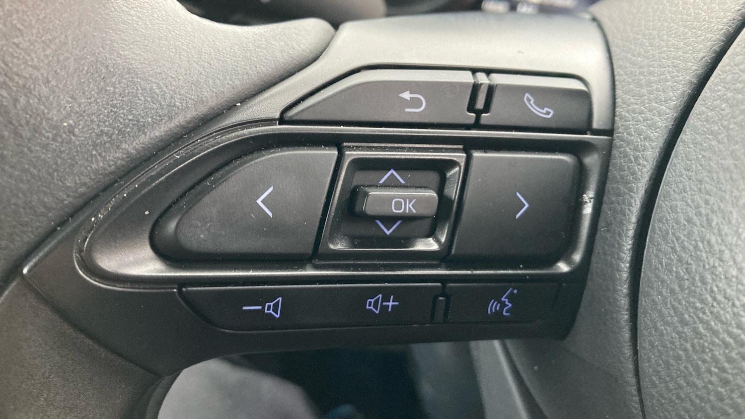 Used Toyota Yaris 2022 for sale - 76427759: Photo 38