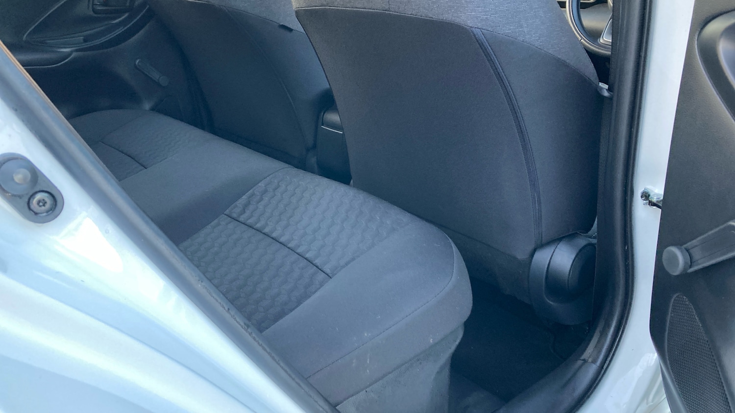 Used Toyota Yaris 2022 for sale - 76948840: Photo 12